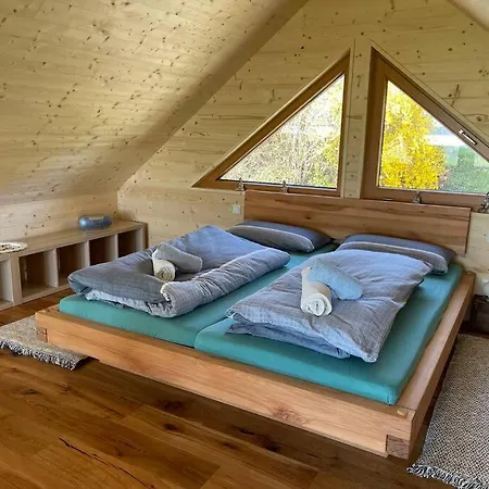 Zweistoeckiges Natur-holzhaus Mit Berg- & Seesicht 別荘 *