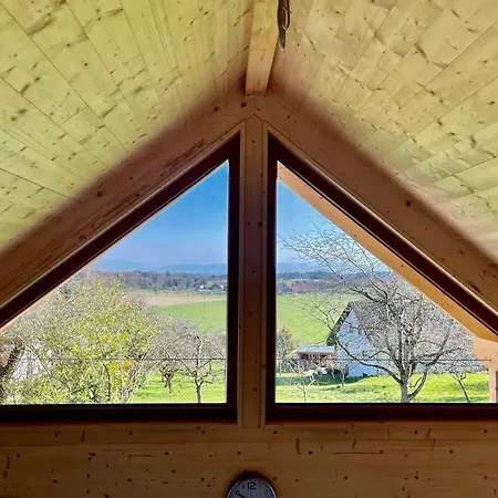 別荘 Zweistoeckiges Natur-holzhaus Mit Berg- & Seesicht *