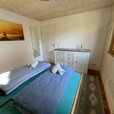 別荘 Zweistoeckiges Natur-holzhaus Mit Berg- & Seesicht *