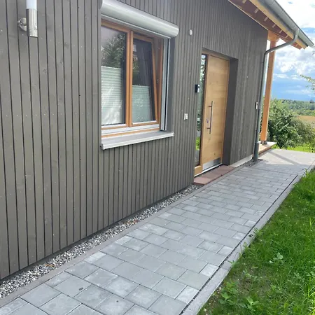 Zweistoeckiges Natur-holzhaus Mit Berg- & Seesicht 別荘