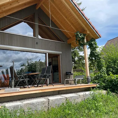 Zweistoeckiges Natur-holzhaus Mit Berg- & Seesicht Holiday home
